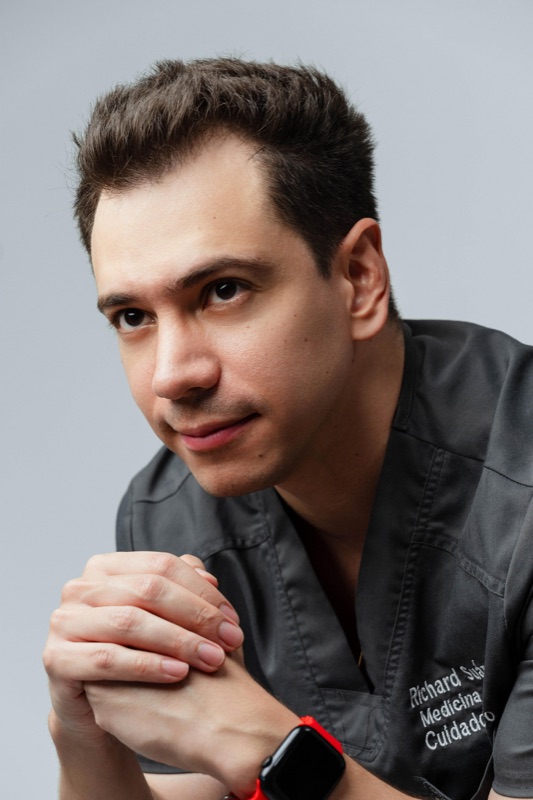 Dr. Richard Suárez