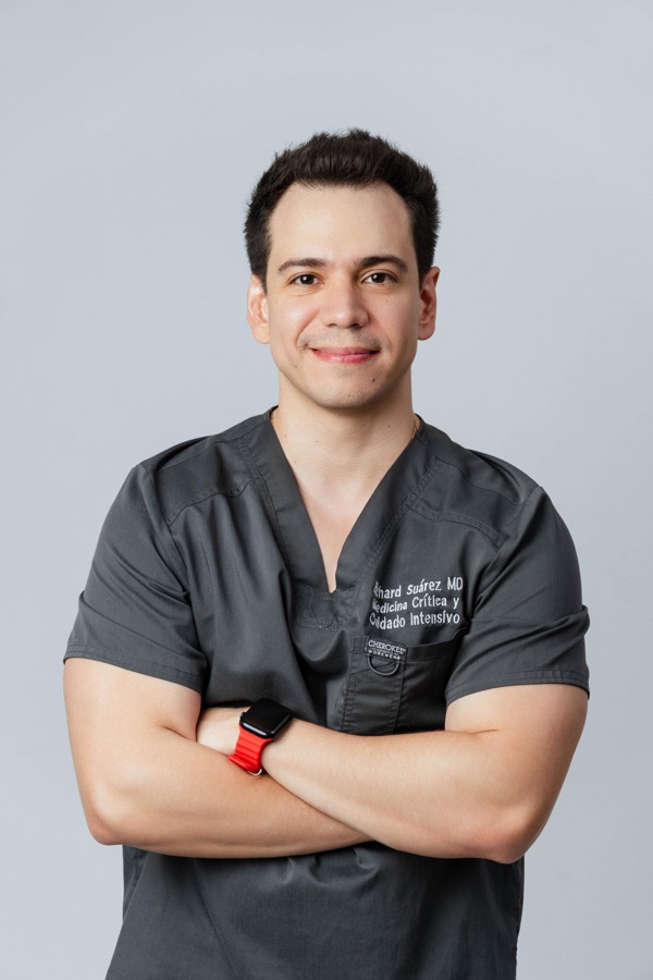 Dr. Richard Suárez, médico intensivista